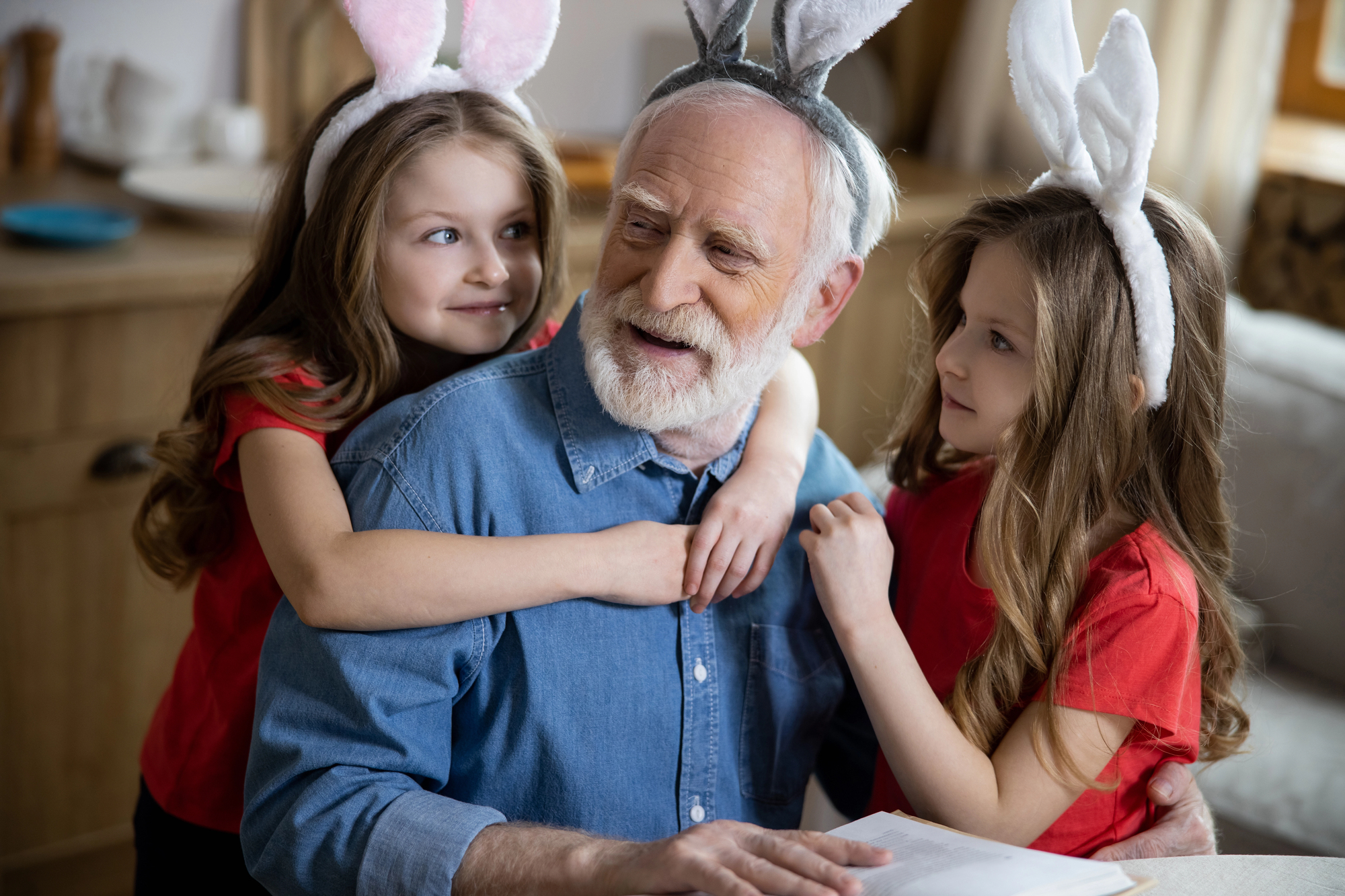 nagypapa unokákkal nagypapa unokáknak mesél