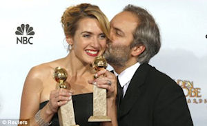 Kate Winslet és rendező férje Sam Menders az idei Golden Globe díjátadáson, ahol Kate két kategóriában is kapott elismerést, a legutóbbi filmjeiben nyújtott alakításáért.