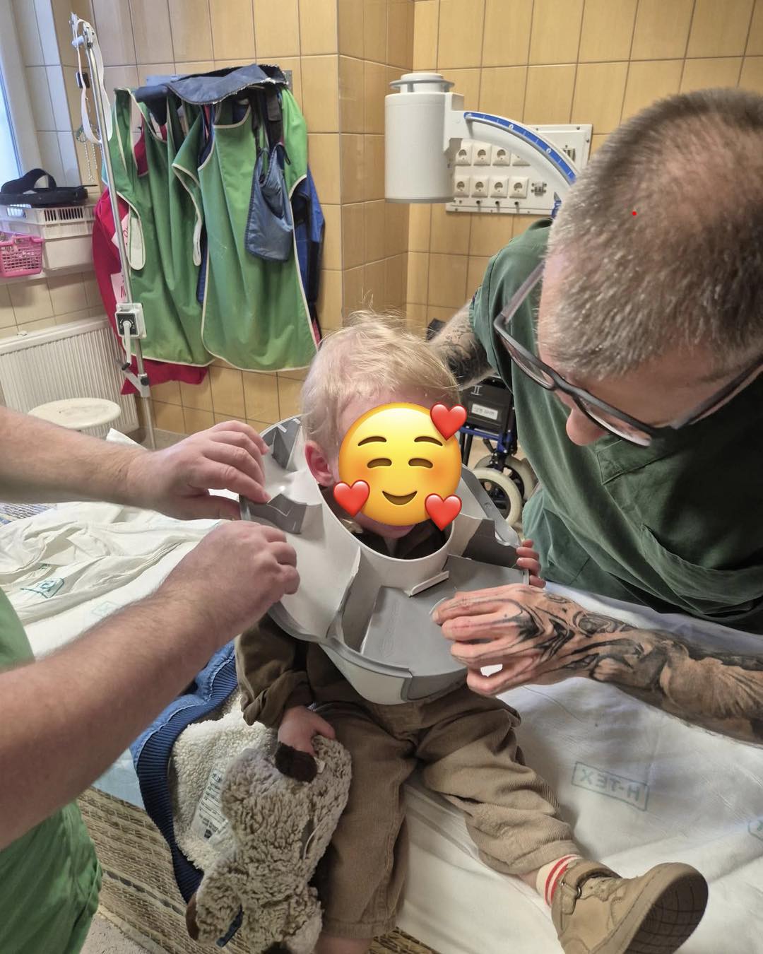 WC-ülőkébe szorult a feje egy kisfiúnak - a Heim Pál kórházban operálták le róla WC-ülőkébe szorult a feje egy kisfiúnak - a Heim Pál kórházban operálták le róla