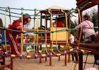 Bepánikoltak az anyák a játszótéren - indiaiak fotózták a gyerekeiket 