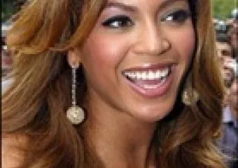 Beyoncé dalt ajánlott Obama lányainak