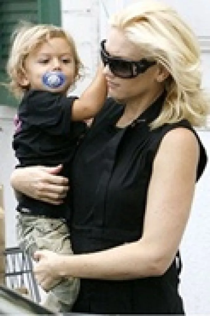 Gwen Stefanit a családja is elkíséri a fellépéseire