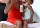 Imádnivaló! Halle Berry és kislánya, Nahla a strandon!