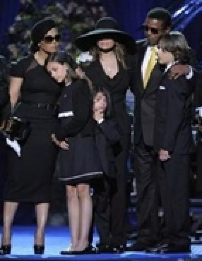 Janet Jackson felnevelné Michael gyermekeit