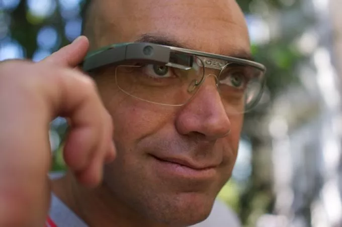 Kitiltják a brit mozikból a Google okosszemüvegét