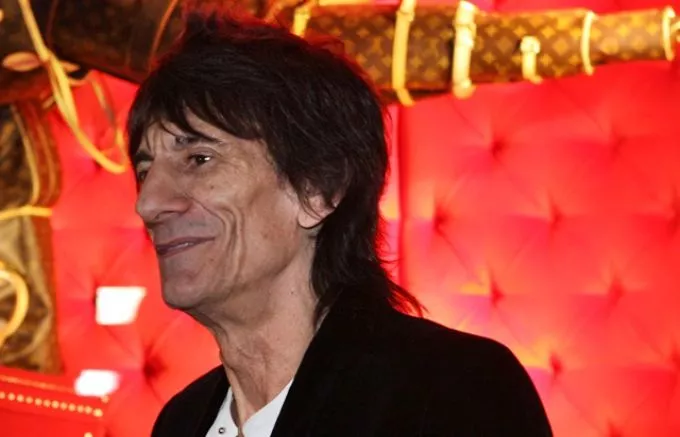 Ikerlányai születtek Ronnie Woodnak