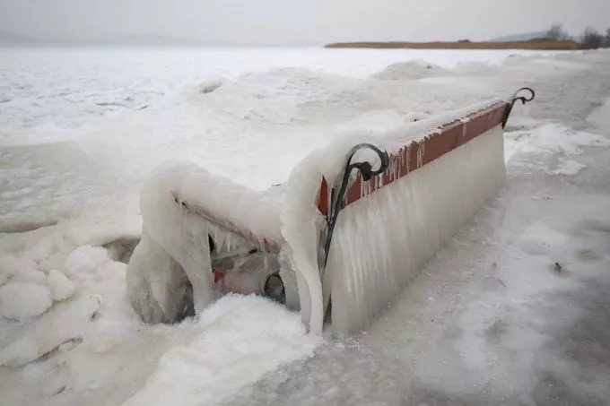 Újabb gyönyörű képek a jeges Balatonról