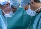 Gerincműtét testközelből - egyedülálló dokumentumfilm készült az Országos Gerincgyógyászati Központban