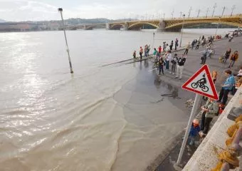 Árad a Duna: ekkor öntheti el Budapest alsó rakpartját a víz