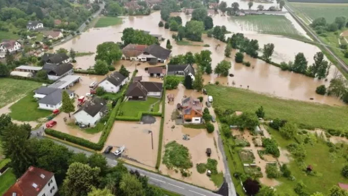 A Krisna-hívők is csatlakoztak az árvízi védekezéshez