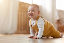 Fejlődési mérföldkövek az első életévben: jó úton halad a gyermekem?